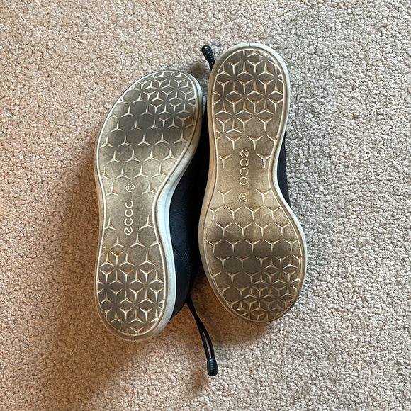 Ecco // Size 6 Black Shoes - Picture 4 of 4